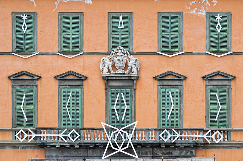 گالری عکس 2 تخته ­های سفید پررمز و راز از هنر و معماری ایتالیا  عکس معماری ایتالیا عکس معماری سنتی عکس هنر ایتالیا عکس هنر عکاسی